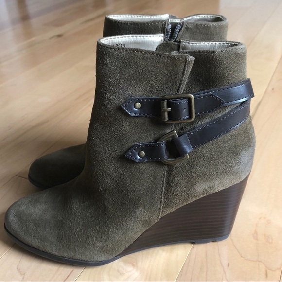 Tahari Sharon Olive Green suede Wedge Booties with brown straps size 6 - Picture 4 of 8